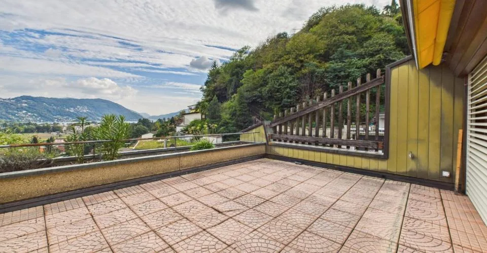 La casa perfetta per la famiglia: spazio, luce e panorama (vista lago)