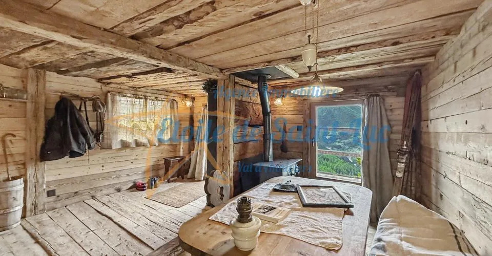 Schönes Chalet und seine zwei Nebengebäude – Foto 30 von 33