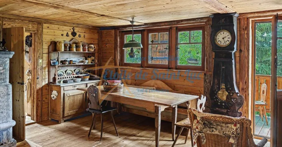 Schönes Chalet und seine zwei Nebengebäude – Foto 7 von 33