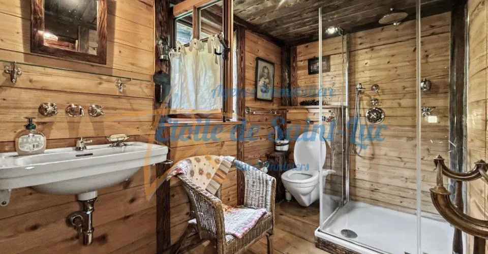 Schönes Chalet und seine zwei Nebengebäude – Foto 16 von 33