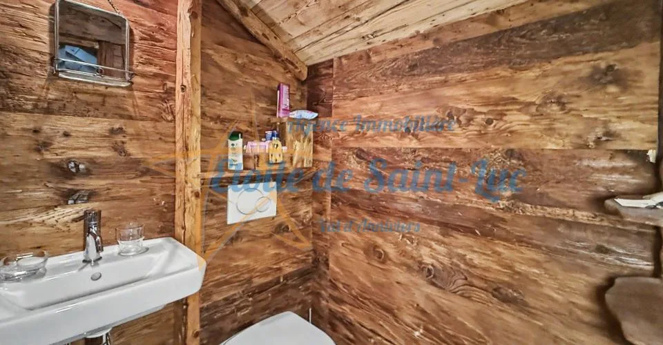 Schönes Chalet und seine zwei Nebengebäude – Foto 32 von 33