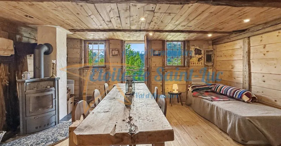 Schönes Chalet und seine zwei Nebengebäude – Foto 23 von 33