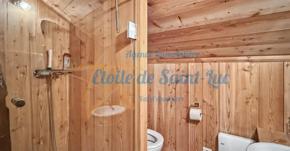 Schönes Chalet und seine zwei Nebengebäude – Foto 25 von 33