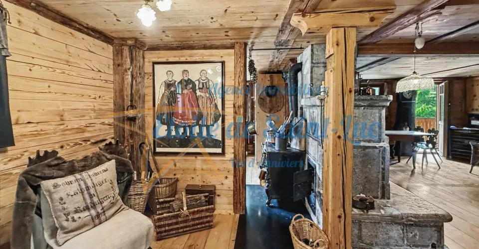 Schönes Chalet und seine zwei Nebengebäude – Foto 8 von 33