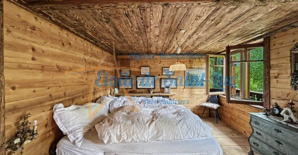 Schönes Chalet und seine zwei Nebengebäude – Foto 13 von 33