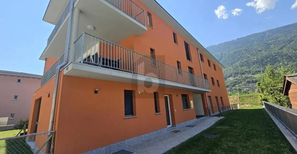 ACCOGLIENTE E MODERNO IN POSIZIONE SOLEGGIATA – Foto 2 von 4