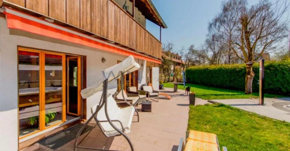 Piscine chauffée, jardin et gare à la porte – photo 21 sur 35
