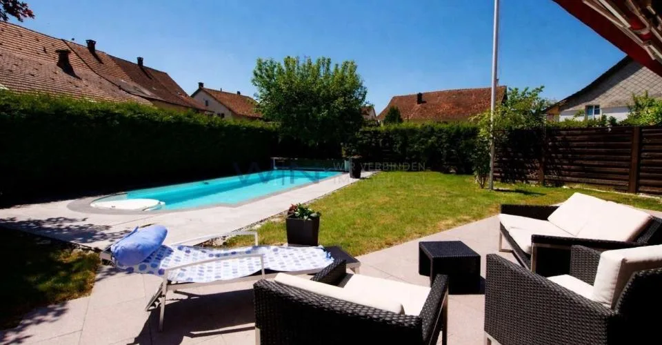 Piscine chauffée, jardin et gare à la porte – photo 34 sur 35
