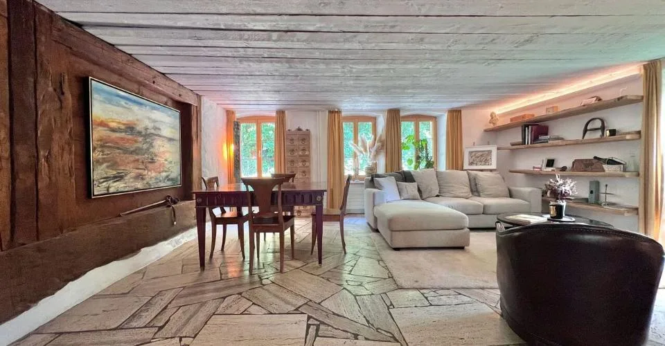 Renovierte Farm, die Authentizität und Komfort in 4,5 Zimmern vereint – Foto 4 von 26