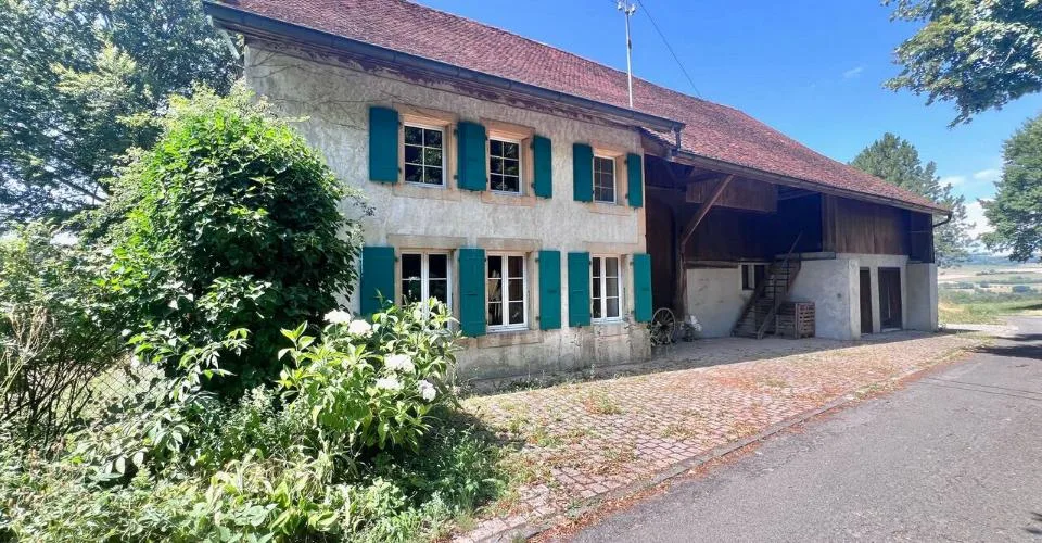 Renovierte Farm, die Authentizität und Komfort in 4,5 Zimmern vereint – Foto 3 von 26