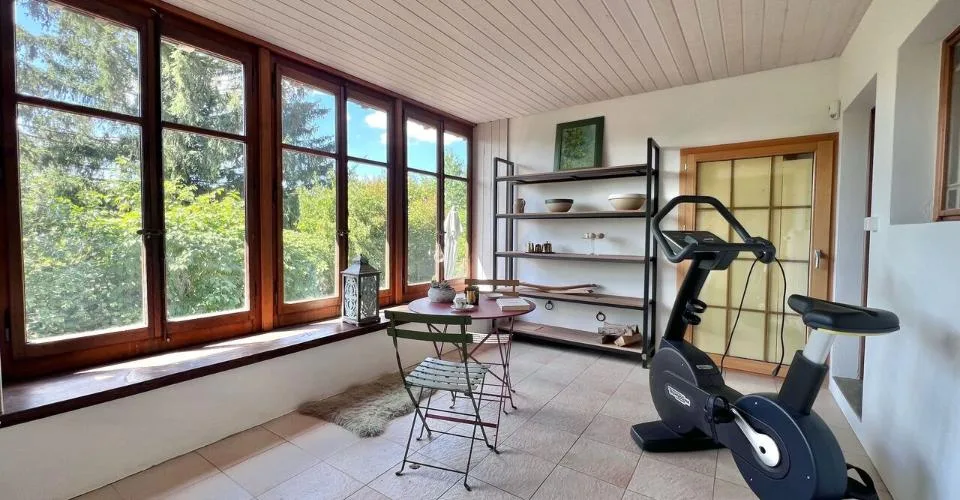 Renovierte Farm, die Authentizität und Komfort in 4,5 Zimmern vereint – Foto 8 von 26