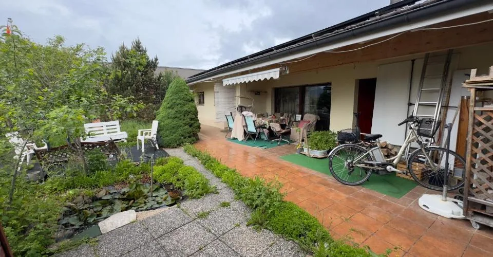 Casa 3,5 locali, spaziosa, alta altezza del soffitto, potenziale di costruzione, quartiere tranquillo a Delémont – foto 1 di 12