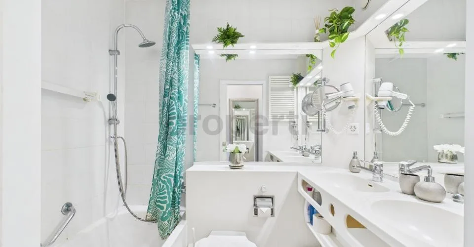 Appartement de 2,5 pièces avec vue sur le lac et piscine en copropriété  idéal comme résidence principale, secondaire ou investissement pour locations de courte durée ! – photo 17 sur 20