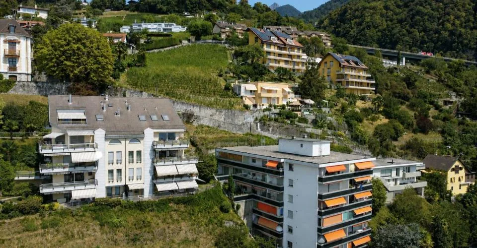 Charmant 2.5 pièces avec grande terrasse et vue sur le lac – foto 5 di 28