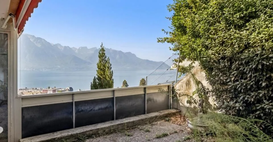 Charmant 2.5 pièces avec grande terrasse et vue sur le lac – foto 15 di 28