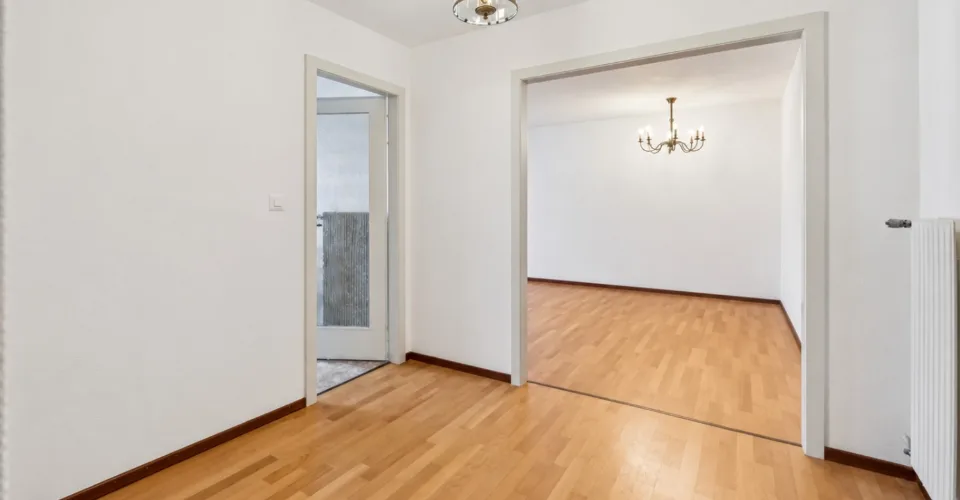 Charmant 2.5 pièces avec grande terrasse et vue sur le lac – foto 21 di 28
