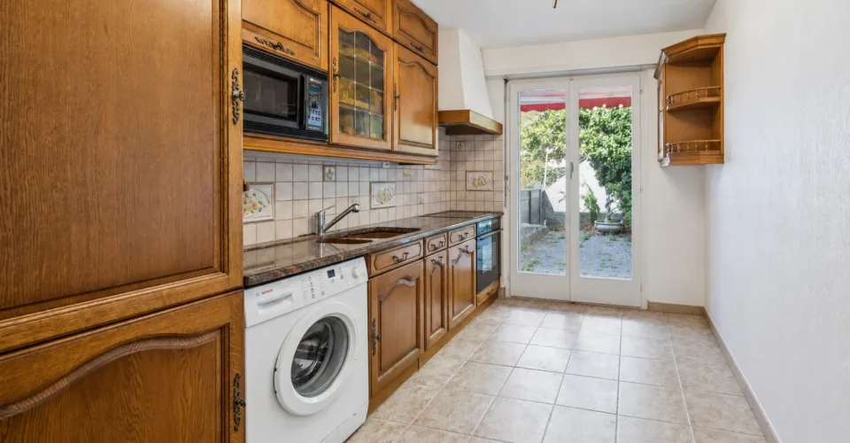 Charmant 2.5 pièces avec grande terrasse et vue sur le lac – foto 25 di 28
