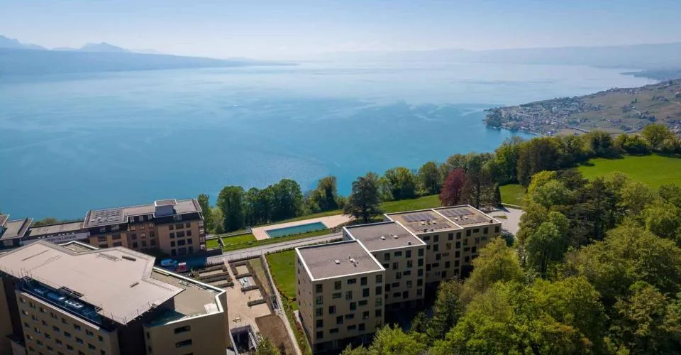 RARE ! 2.5 p avec grand balcon - Dernier étage - Vue plongeante sur le Lac – photo 12 sur 24