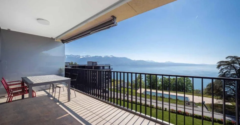 Véritable petit bijou de 2.5 p avec grand balcon et vue époustouflante sur le Lac