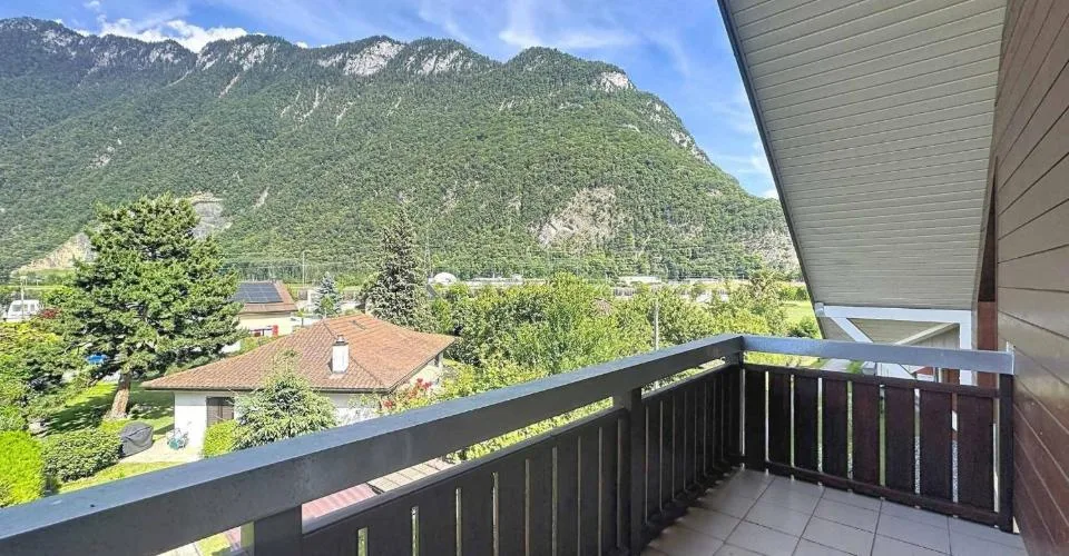 Ampio appartamento di 4.5 locali con 137.7 m2, soppalco e balconi coperti – foto 6 di 22
