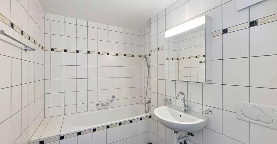 Ampio appartamento di 4.5 locali con 137.7 m2, soppalco e balconi coperti – foto 7 di 22