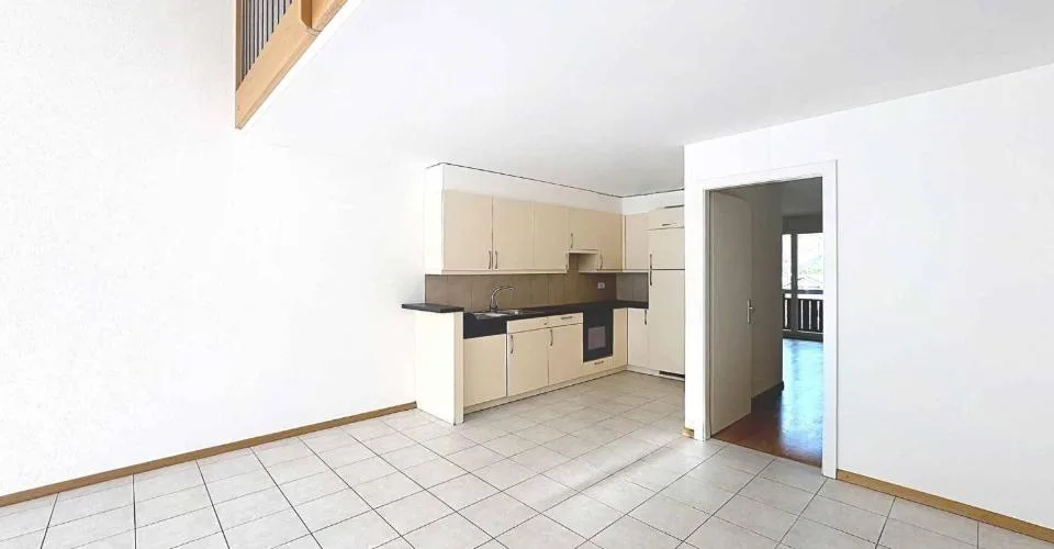 Ampio appartamento di 4.5 locali con 137.7 m2, soppalco e balconi coperti – foto 4 di 22