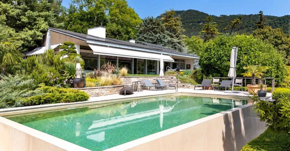 Superbe propriété de 7.5 Pièces avec piscine - potentiel de développement