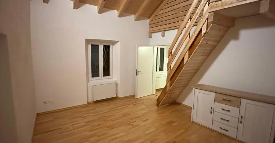 Maison indépendante élégante avec 5 pièces et balcon, rénovée, Riviera – photo 9 sur 16