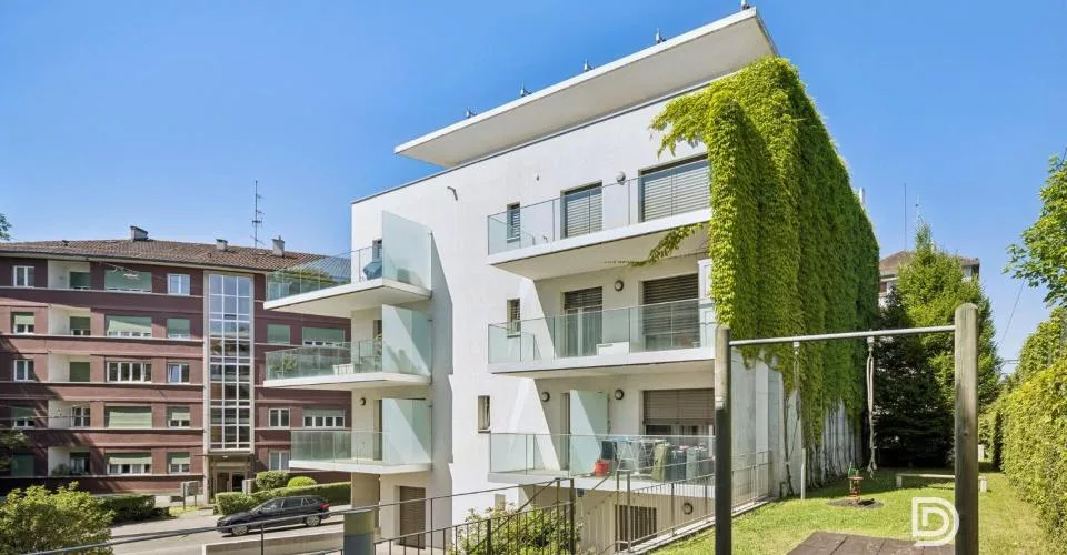 Superbe Attikaduplex mit 4,5 Zimmern, Privatlift und freier Sicht – Foto 13 von 25