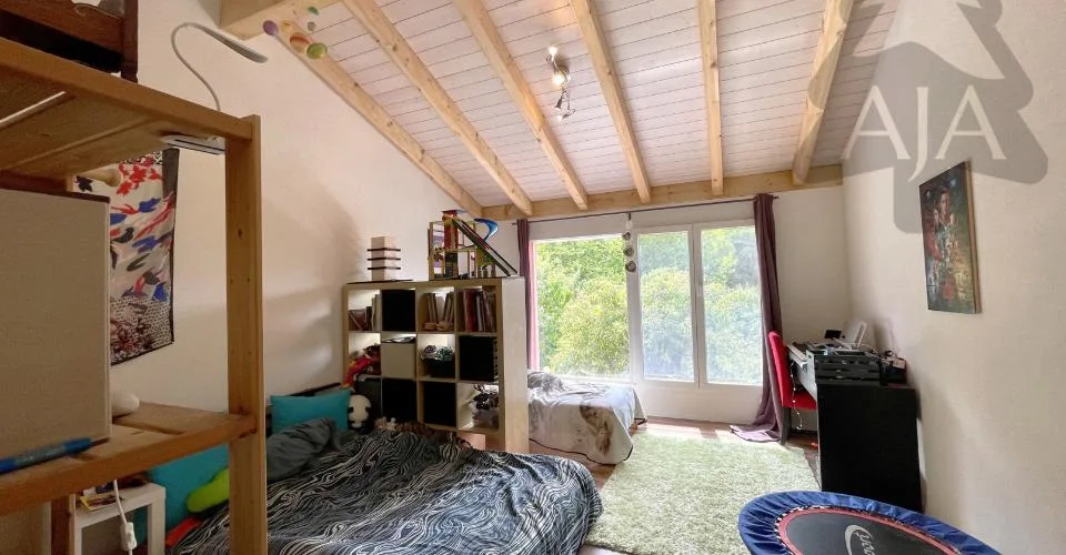 Cudrefin (à deux pas du Lac), très belle villa mitoyenne de 5,5 pièces avec jardin – Foto 13 von 37