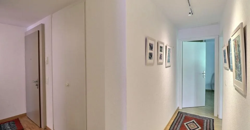 Für Investoren: 5,5-Zimmer-Wohnung in einem sehr ruhigen Viertel mit schöner Aussicht – Foto 12 von 26