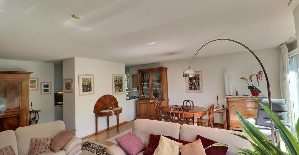 Für Investoren: 5,5-Zimmer-Wohnung in einem sehr ruhigen Viertel mit schöner Aussicht – Foto 4 von 26