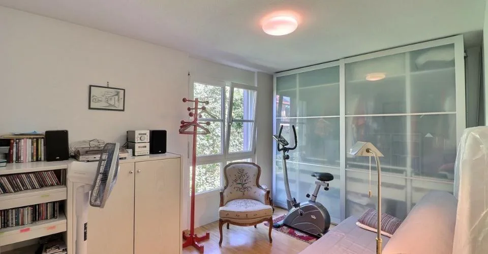 Für Investoren: 5,5-Zimmer-Wohnung in einem sehr ruhigen Viertel mit schöner Aussicht – Foto 10 von 26