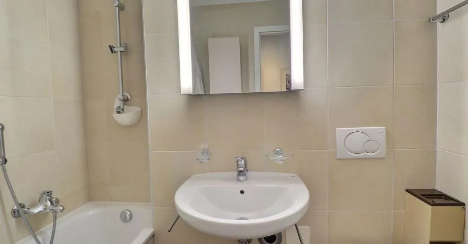Für Investoren: 5,5-Zimmer-Wohnung in einem sehr ruhigen Viertel mit schöner Aussicht – Foto 13 von 26