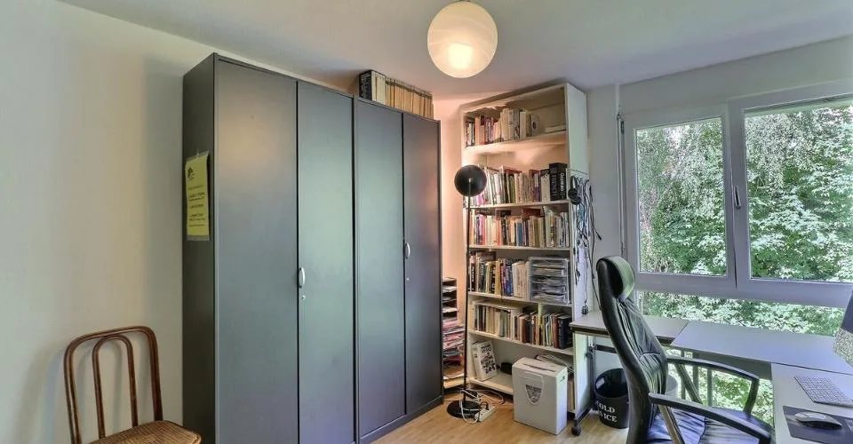 Für Investoren: 5,5-Zimmer-Wohnung in einem sehr ruhigen Viertel mit schöner Aussicht – Foto 11 von 26