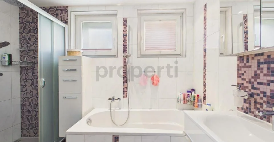 Ampia casa unifamiliare di 7,5 stanze con balcone – foto 24 di 27
