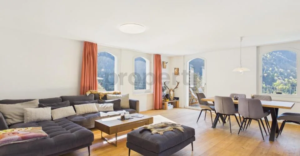 Moderne 2.5-Zimmer-Wohnung mit grossem Balkon in Rabius