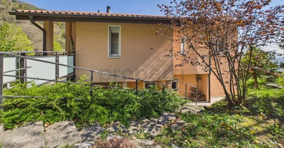 Elegant detached house 6.5 rooms with large garden and parking, Breggia – photo 15 of 27