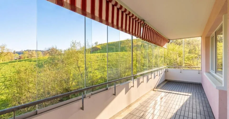 Appartamento moderno e ristrutturato con balcone giardino invernale – foto 21 di 26