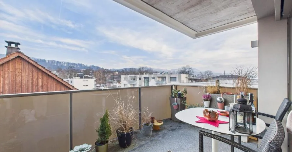 Appartamento attico 2.5 locali luminoso con balcone a Wetzikon – foto 15 di 16