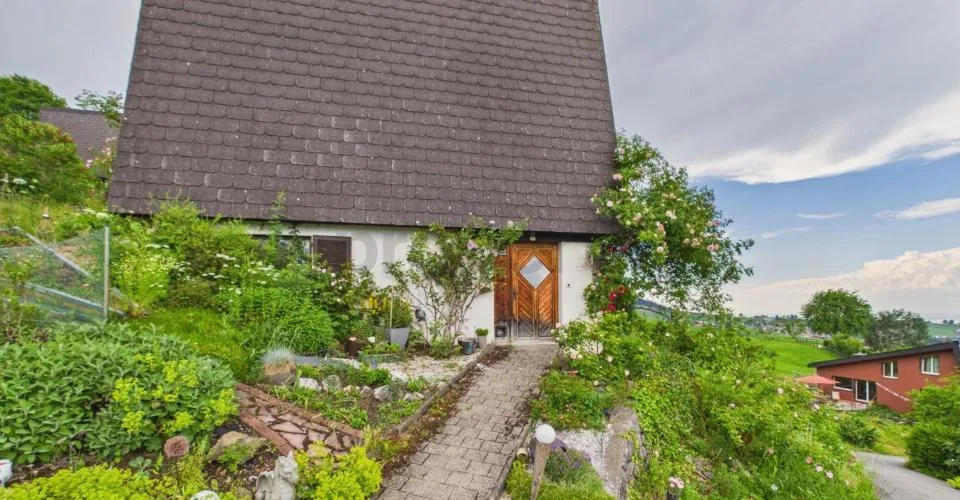 Casa familiare idillica con giardino soleggiato e piscina a Trogen AR – foto 15 di 28