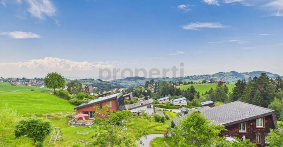 Casa familiare idillica con giardino soleggiato e piscina a Trogen AR – foto 16 di 28