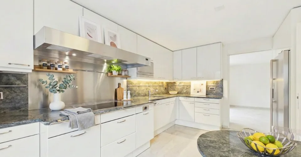 Grosszügiges 6.5-Zimmer-Einfamilienhaus mit Pool & Garage, Binningen – Foto 15 von 27