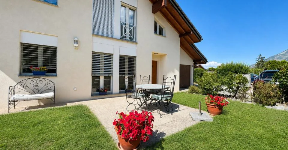 EINZELNE VILLA MIT 5,5 ZIMMERN, GARTEN UND VERANDA IN SAXON – Foto 3 von 24