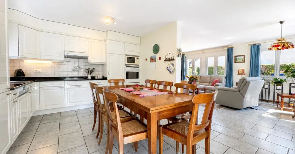 EINZELNE VILLA MIT 5,5 ZIMMERN, GARTEN UND VERANDA IN SAXON – Foto 6 von 24