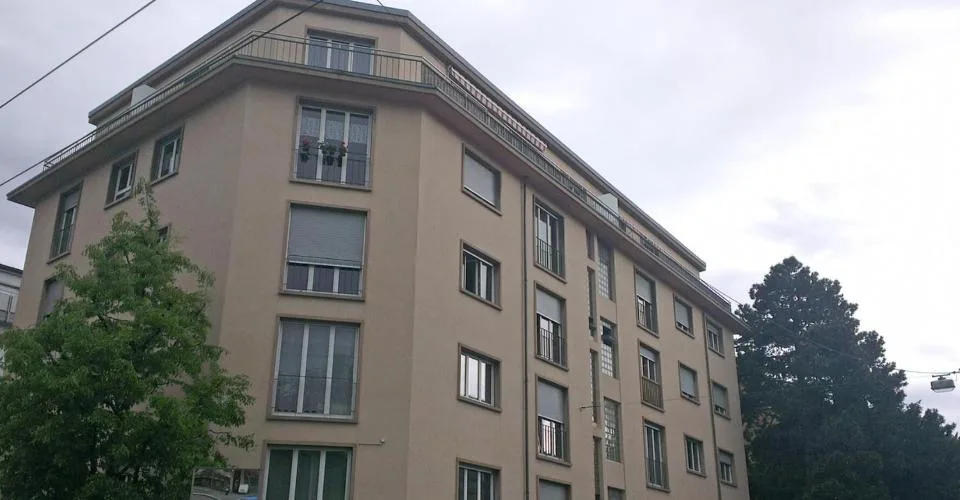 Bel appartement situé dans un quartier calme, proche du palais de Beaulieu. Ce 5.5 pièces est idéalement situé à proximité des transports publics, des commerces et des écoles. Idéal pour les familles.