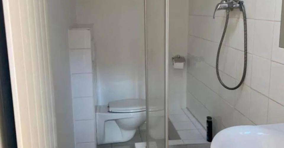 Petit studio meublé au 1er étage (proche Sallaz)