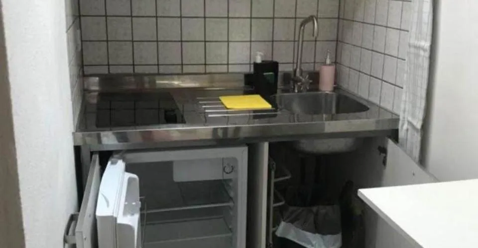 Petit studio meublé au 1er étage (proche Sallaz)