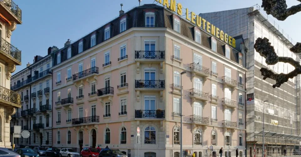 Bel appartement de 7 pièces au 3ème étage. 173 m2 environ.
