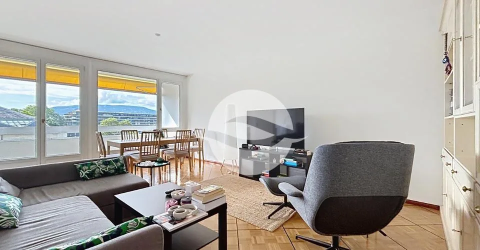 MAGNIFIQUE APPARTEMENT TRAVERSANT DE 4.5 PIÈCES